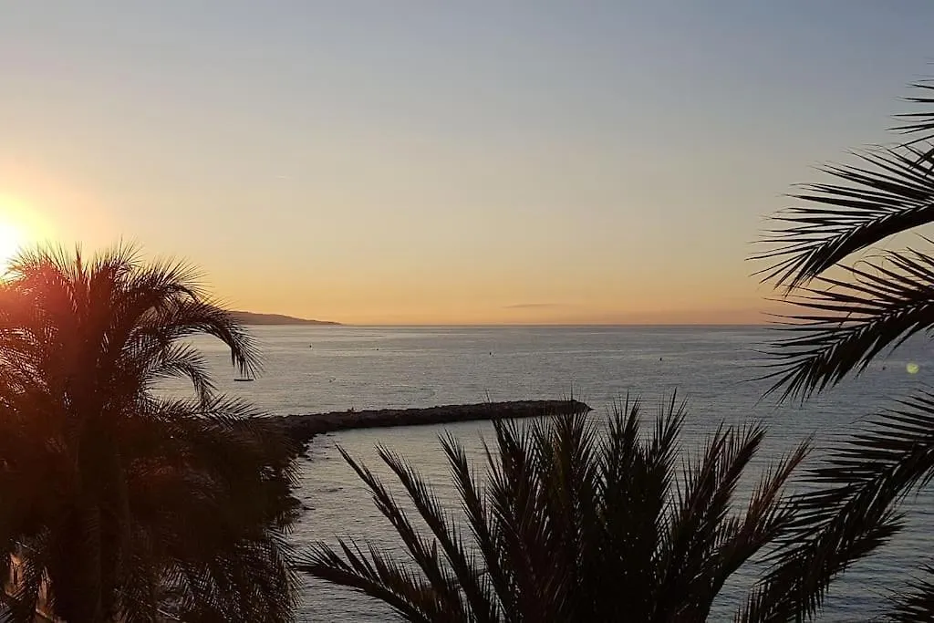 Appartement Bord De Mer Avec Garage Ментона Франция